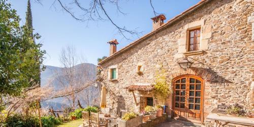 Cozy Cottage in Montseny with Swimming Pool