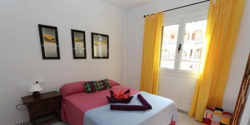 Apartment overlooking to the pool 2450