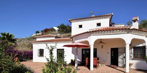 Comfortable luxury villa with private swimming pool