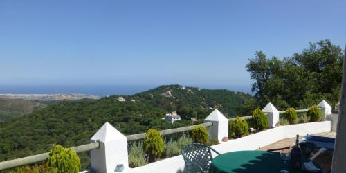 Nice holiday home with private pool and beautiful views of the sea and mountains