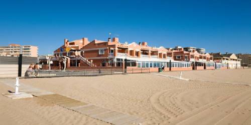 Lloyds Beach Club