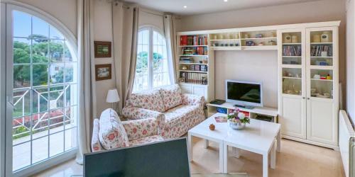 Six-Bedroom Holiday home Cabrils with Sea View 05