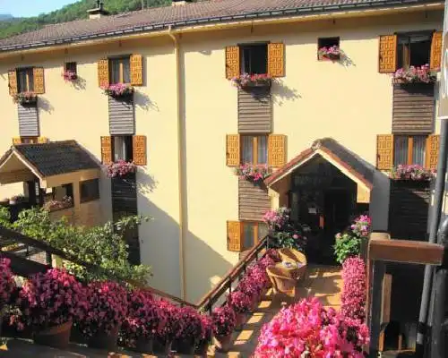 Apartamentos y Habitaciones Sebrango - Espinama