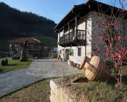Casona de El Castañíu - Aller