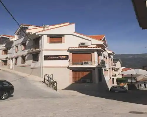 Edificio Reyes - La Adrada
