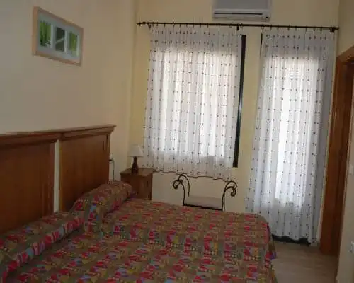 Hostal bar restaurante Los Llanos - Torreorgaz