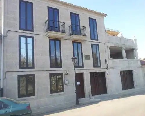 Hostal Albergue Villa San Clemente - Tui