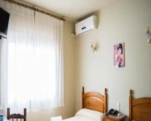 Hostal Las Torres - Sant Esteve Sesrovires