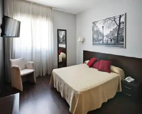 Hostal T4 - Paracuellos de Jarama