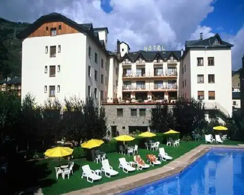 Hotel Restaurant Pessets & SPA - Sort
