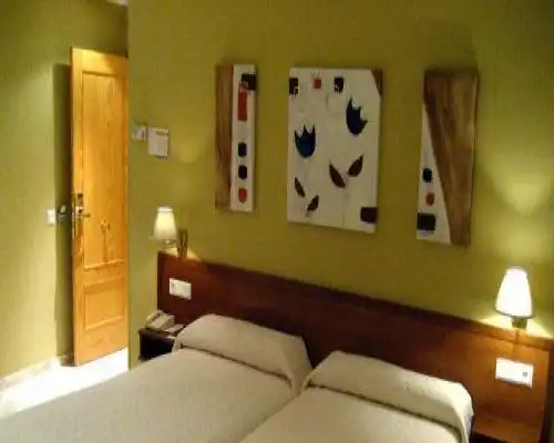 Hotel La Torre - Vega de Valdetronco